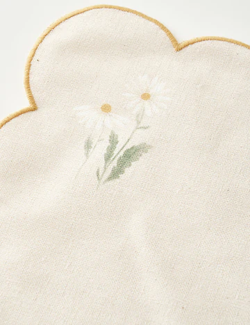 Daisy Baskılı Scallop Kenar Amerikan Servis Bej (35x45 cm)